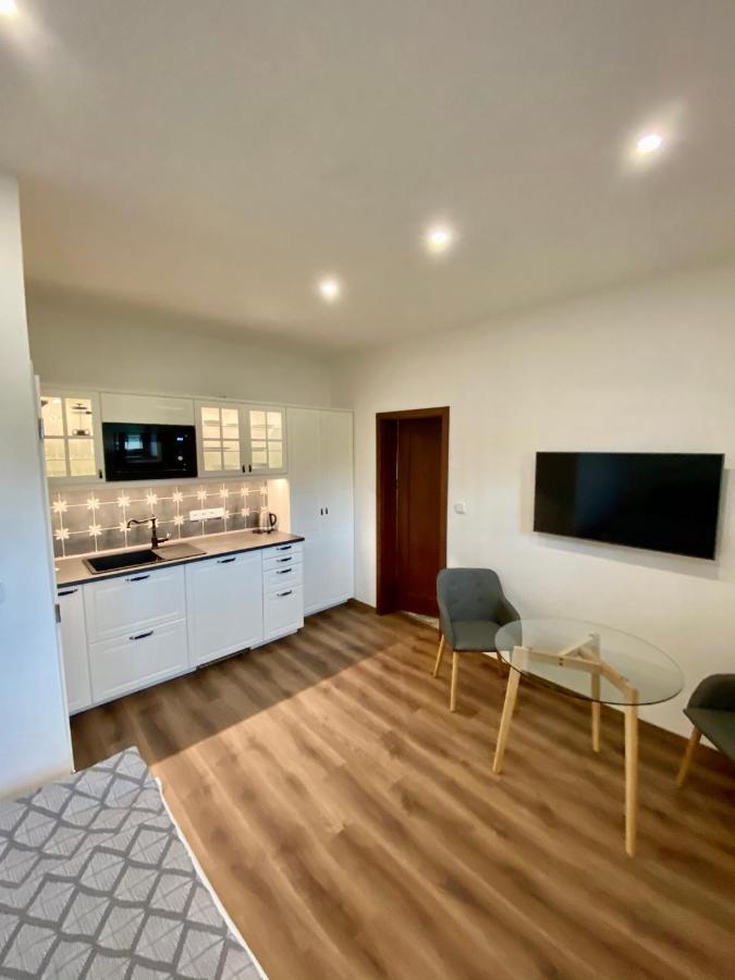 Apartmany V Ulicce ฟริมบูร์ก ภายนอก รูปภาพ