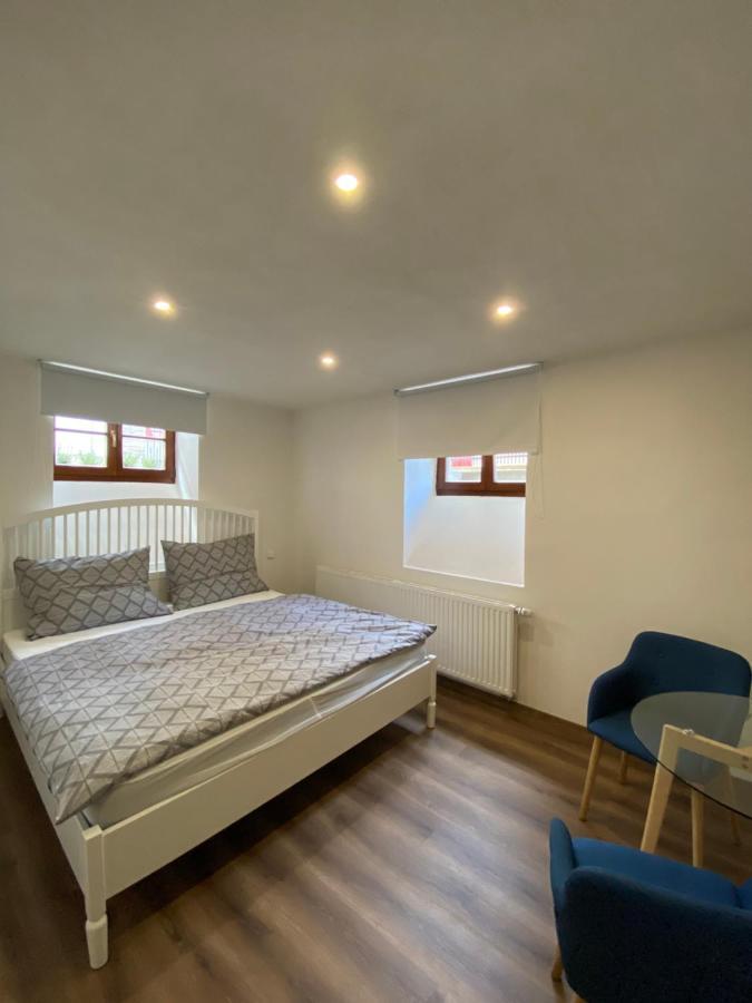 Apartmany V Ulicce ฟริมบูร์ก ภายนอก รูปภาพ