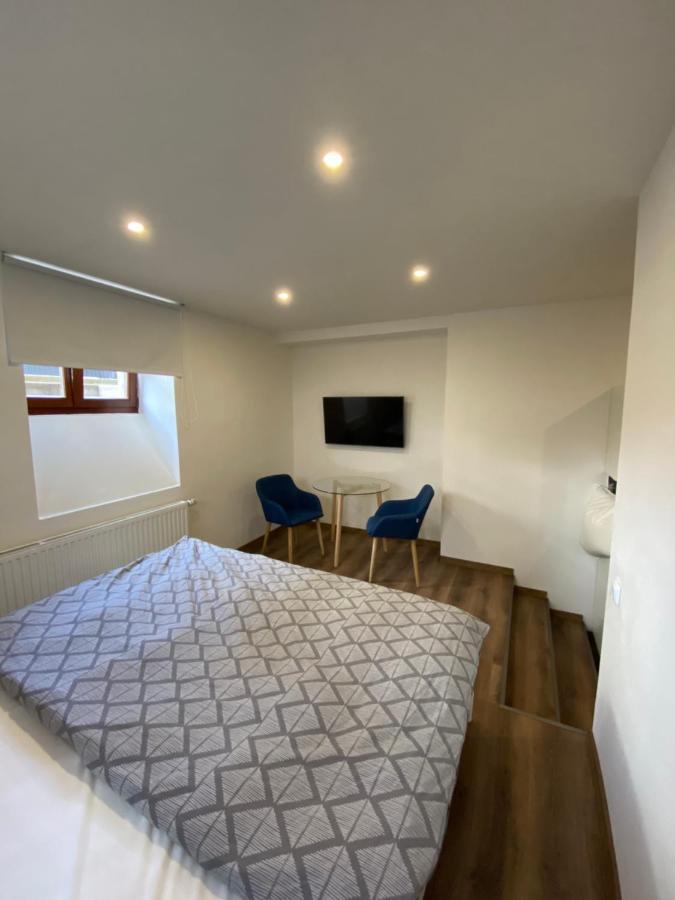 Apartmany V Ulicce ฟริมบูร์ก ภายนอก รูปภาพ