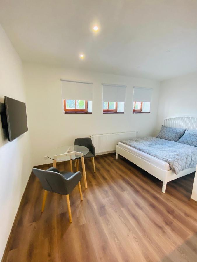 Apartmany V Ulicce ฟริมบูร์ก ภายนอก รูปภาพ
