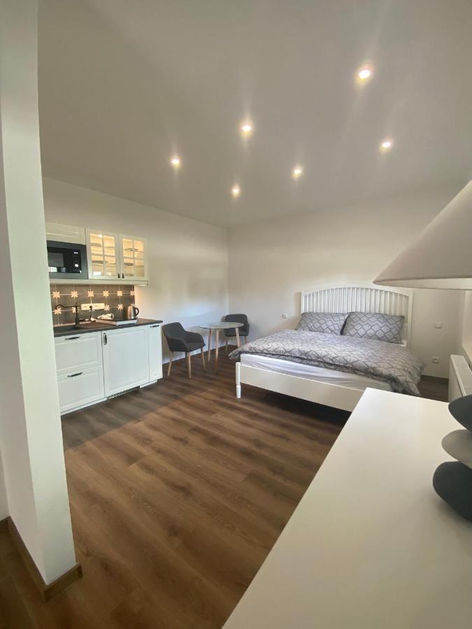 Apartmany V Ulicce ฟริมบูร์ก ภายนอก รูปภาพ