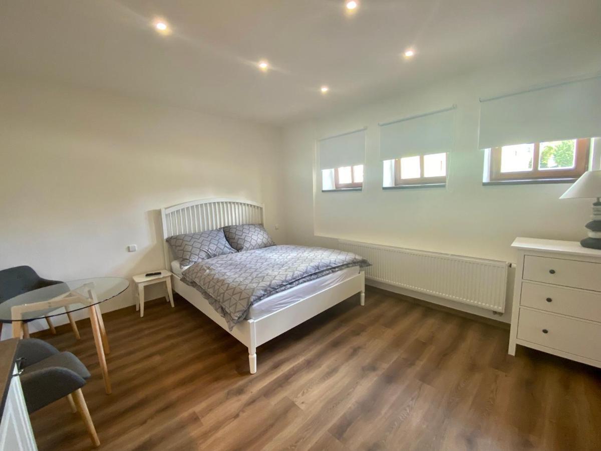 Apartmany V Ulicce ฟริมบูร์ก ภายนอก รูปภาพ